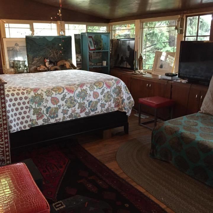 Mystic Portal 420 Guesthouse Colorado Springs Room photo
