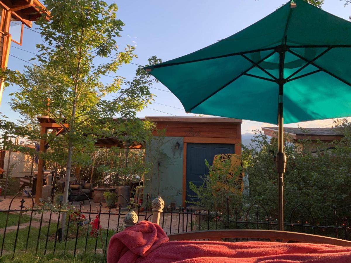 Mystic Portal 420 Guesthouse Colorado Springs Exterior photo