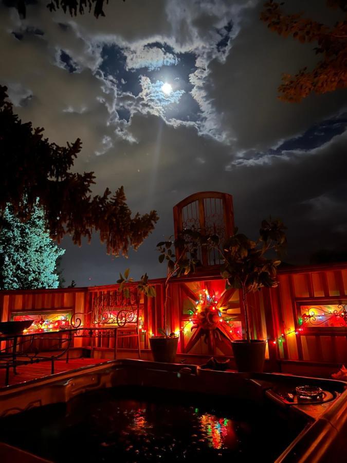 Mystic Portal 420 Guesthouse Colorado Springs Exterior photo