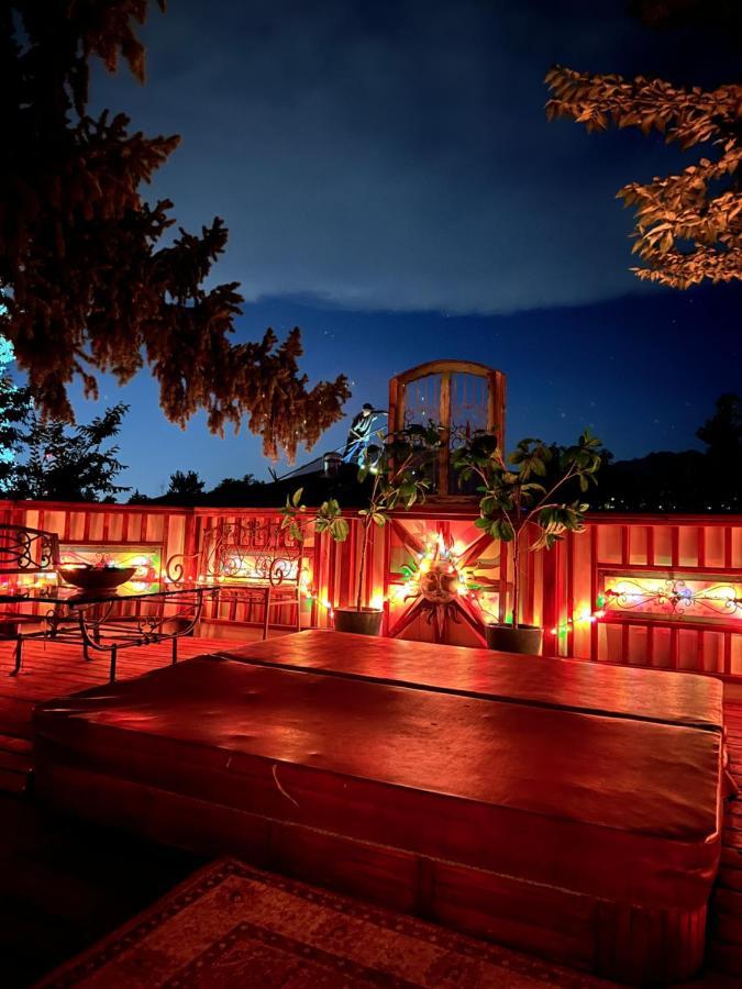 Mystic Portal 420 Guesthouse Colorado Springs Exterior photo