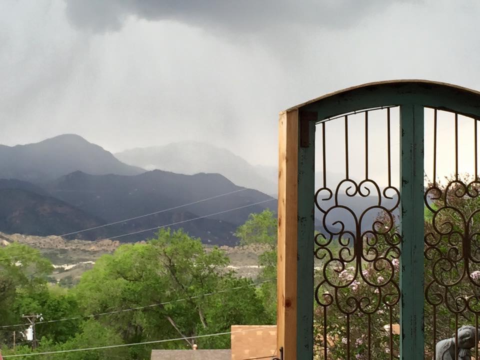 Mystic Portal 420 Guesthouse Colorado Springs Exterior photo