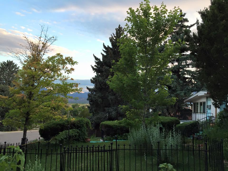 Mystic Portal 420 Guesthouse Colorado Springs Exterior photo