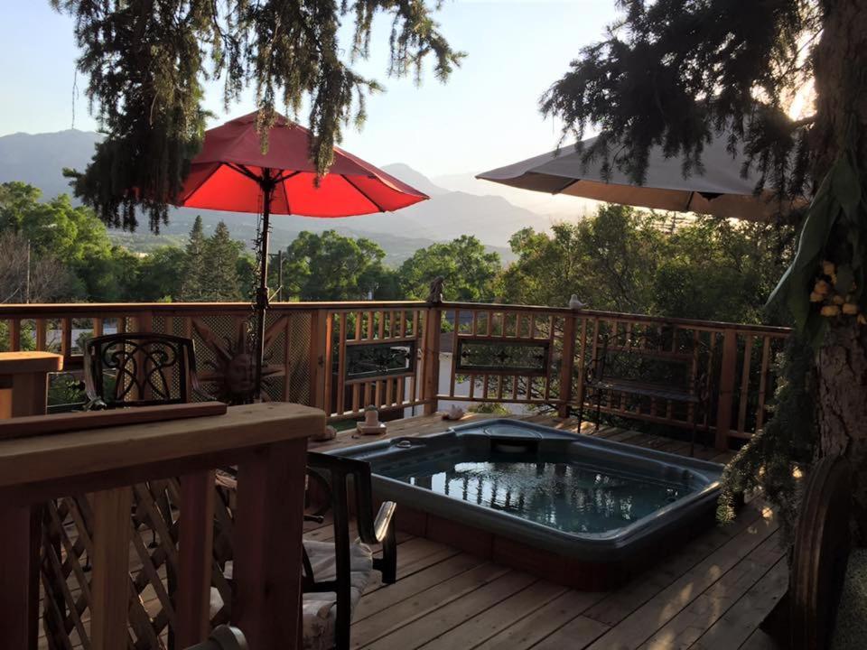 Mystic Portal 420 Guesthouse Colorado Springs Exterior photo